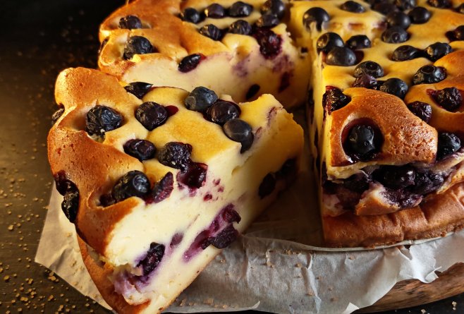 Pasca fără aluat cu mascarpone și afine – desert cremos pentru Paște