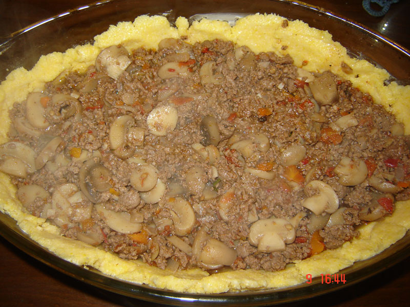 Carne tocata in cuib de mamaliga