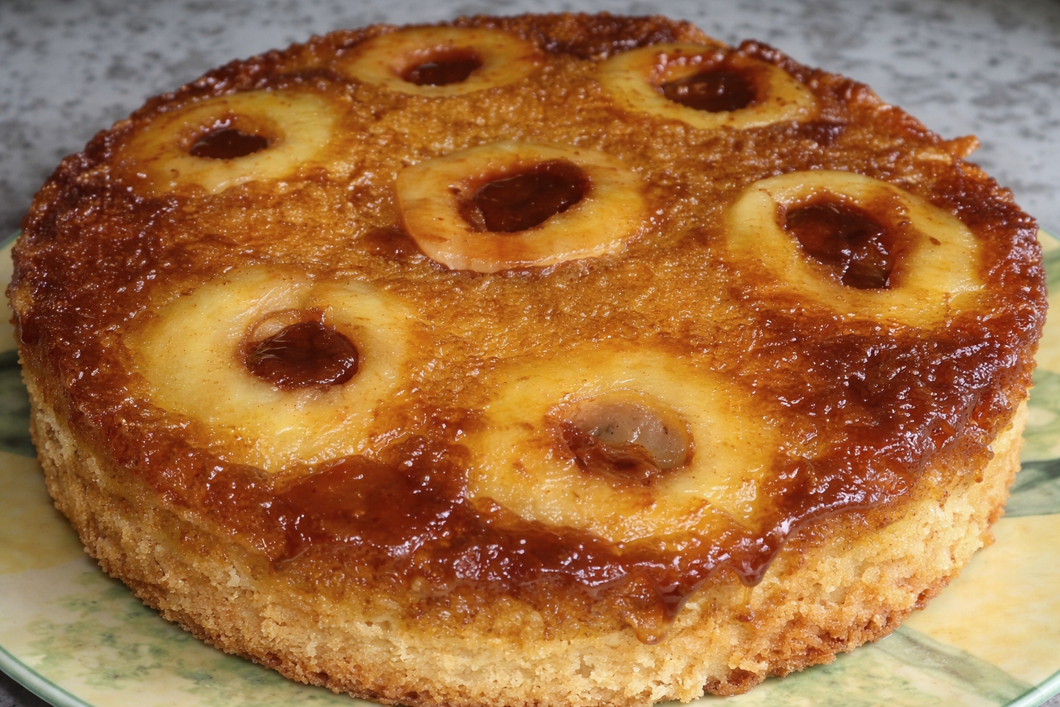 Desert Tort cu mere intregi, reteta simpla si plina de arome