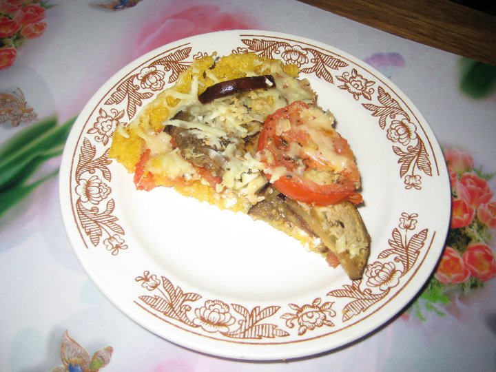 Pizza din mălai cu vinete