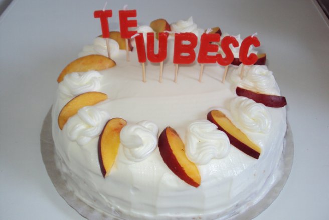 Tort cu crema de lamaie, frisca si nectarine