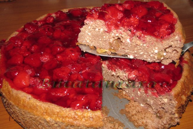 Cheesecake cu topping de zmeura