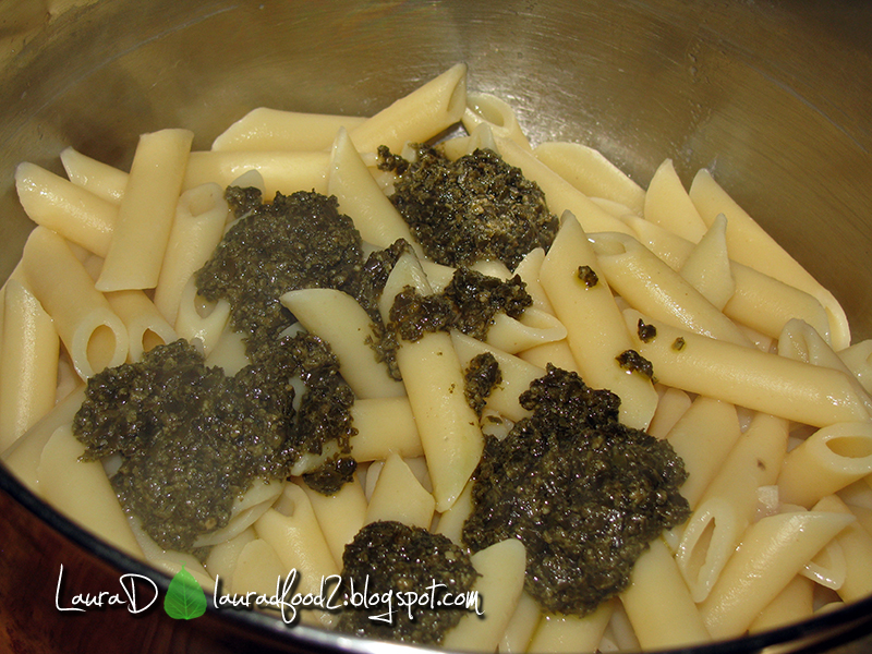 Paste cu pesto, ciuperci si telemea