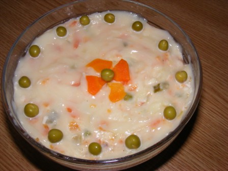 Salata de legume cu piept de pui si maioneza