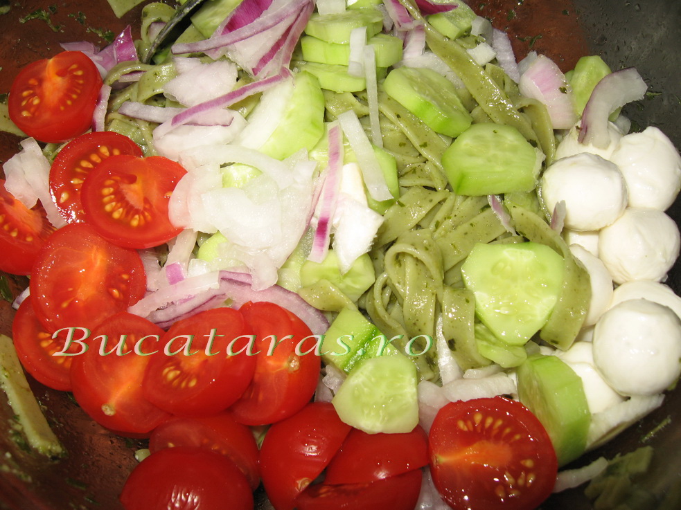 Salata cu tagliatelle in stil italienesc