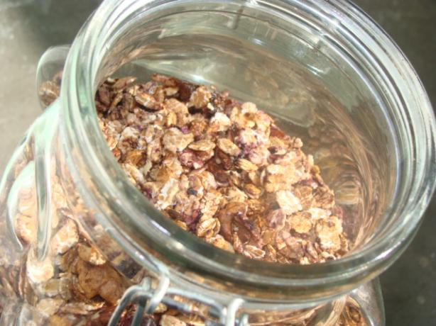 Muesli cu sos de afine si ciocolata