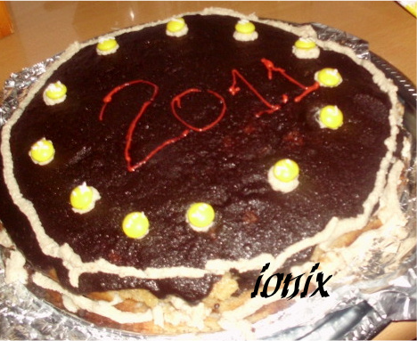 Tort 2011 cu blat  caramel şi cremă de griş