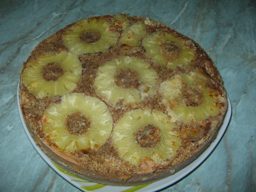 Tarta cu nuci si ananas