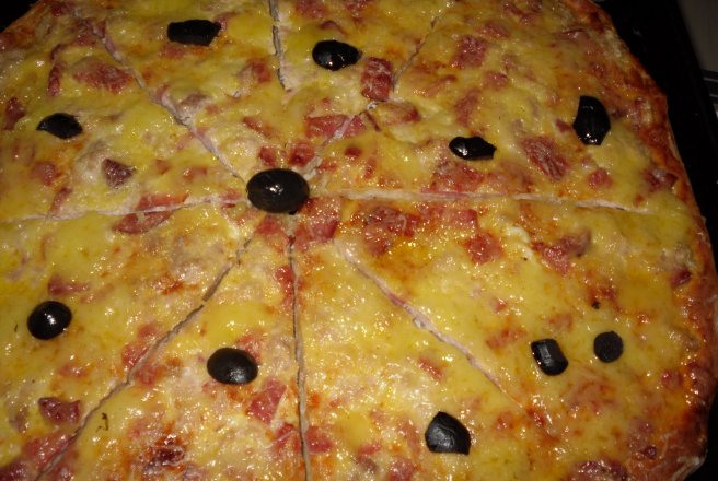 Pizza rapida cu mult cascaval