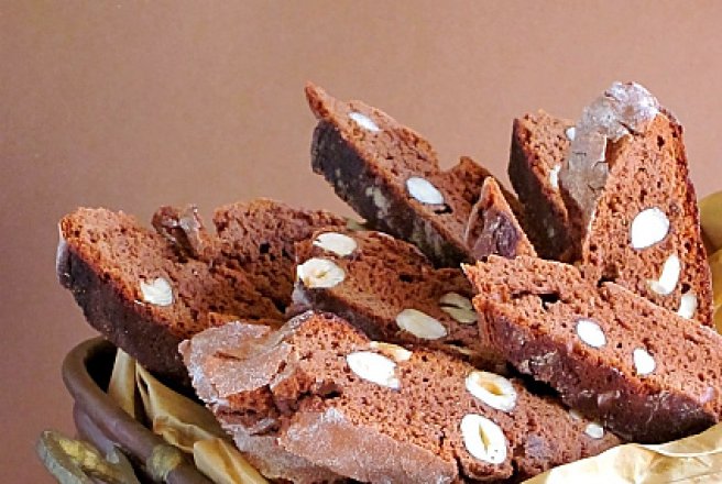 Biscotti cu alune si ciocolata