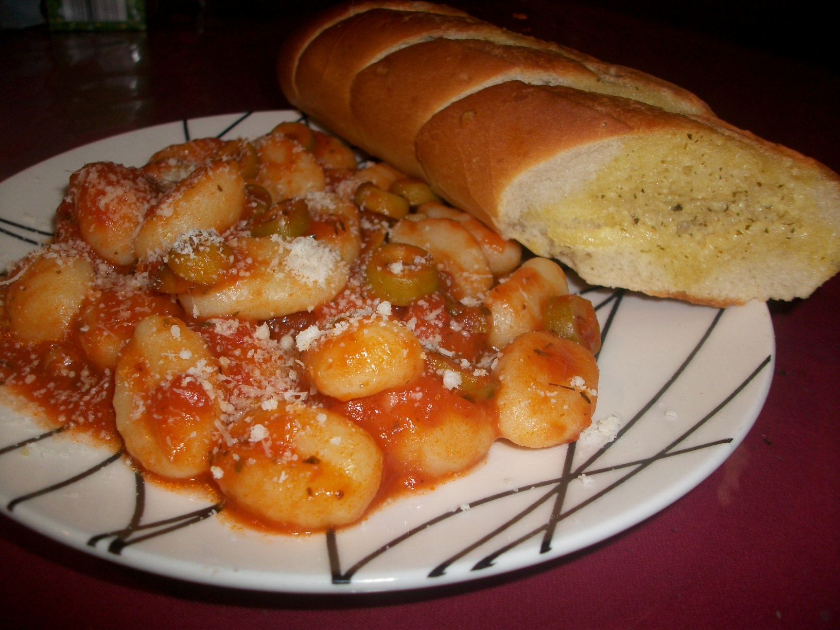 Gnocchi cu sos de masline si parmezan