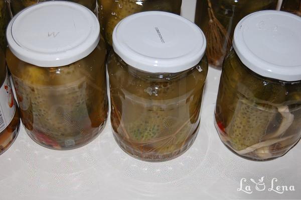 Castraveti murati la borcan