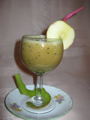 Smoothie de kiwi şi mere