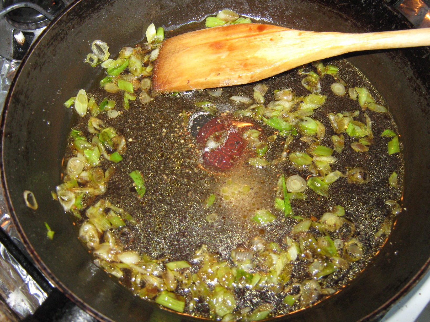 Salata de laptuci cu ceapa verde si nuci