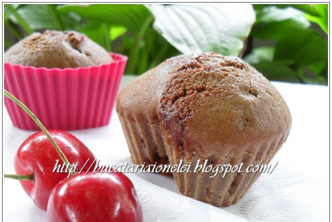 Muffins cu cacao si visine