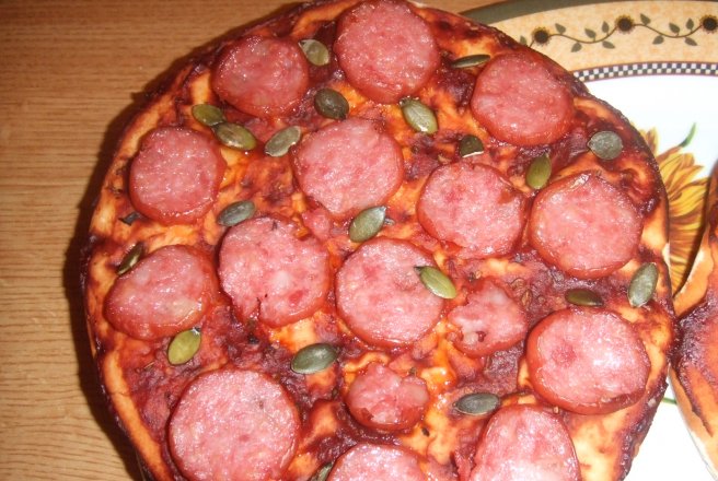 Pizza Salami cu seminte de dovleac