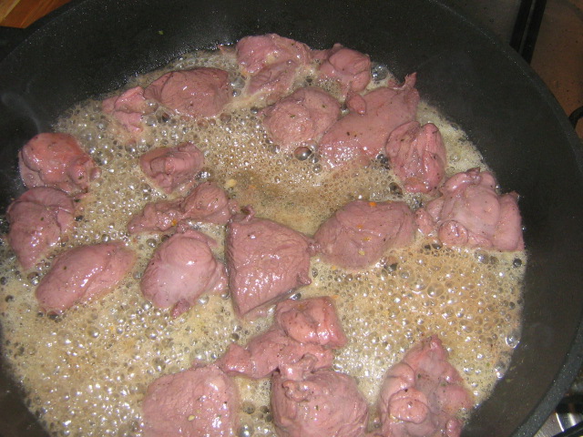 Carne de vanat (caprioara , cerb )cu sos si dovlecei prajiti