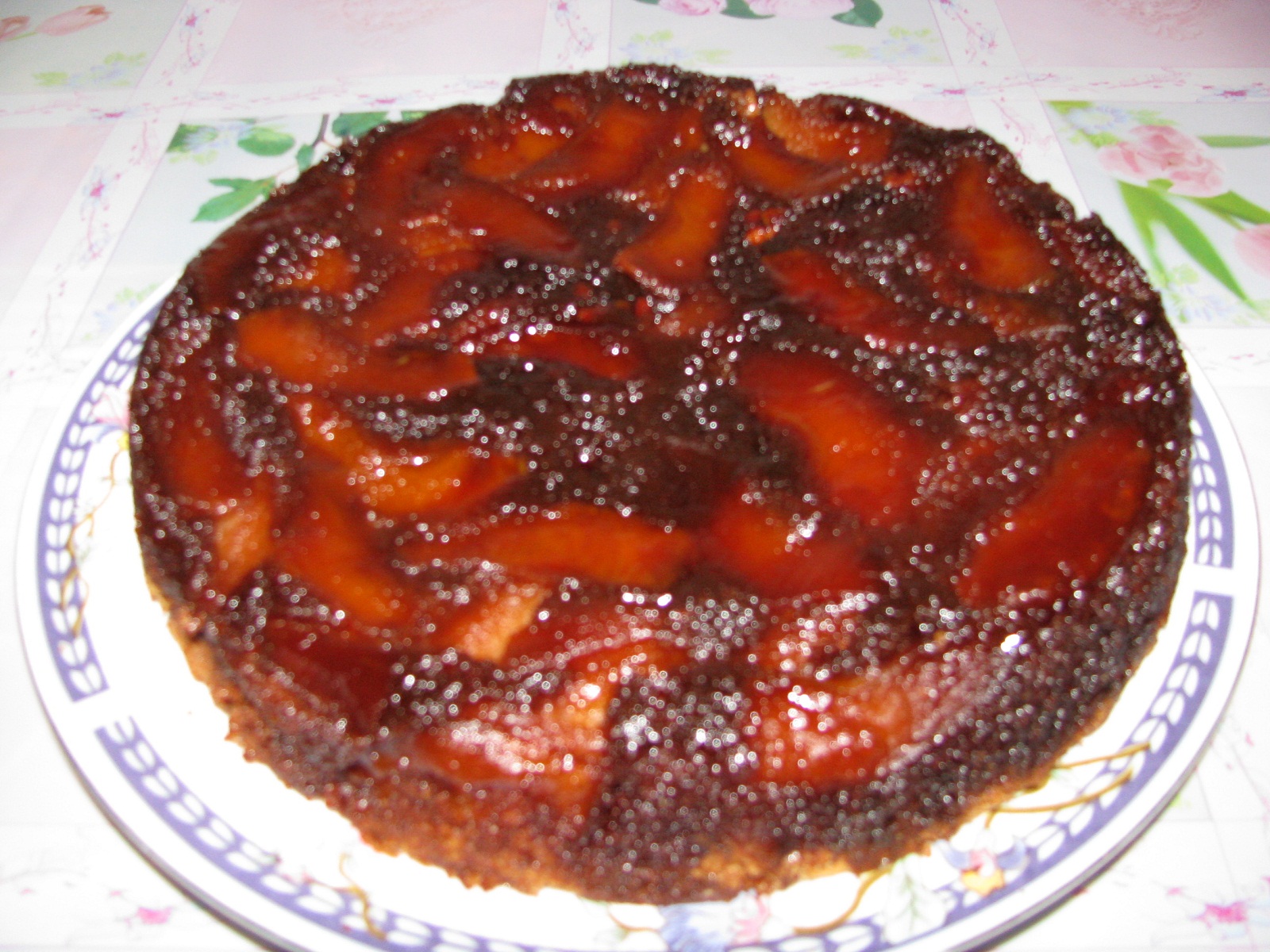 Tarta de fructe in caramel