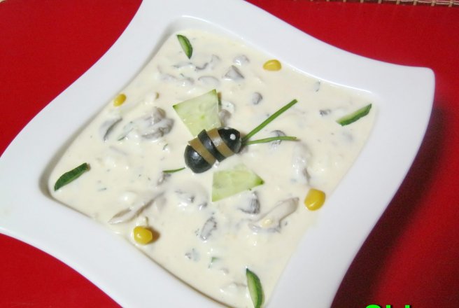 Salata de oua cu ciuperci si sos de iaurt