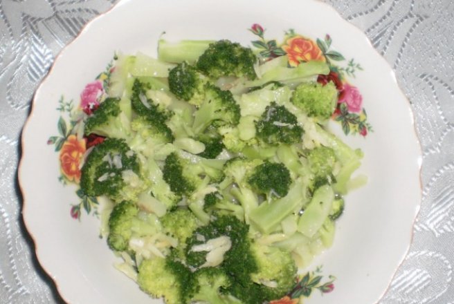 Salata de broccoli