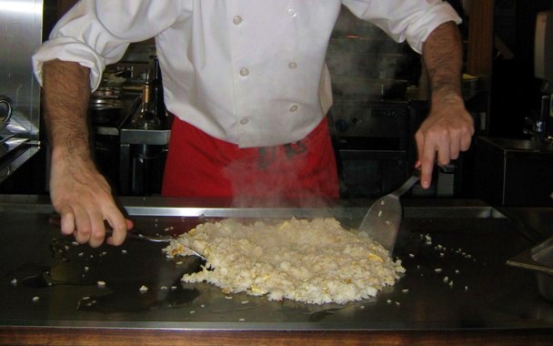 Orez prajit cu ou – varianta in stilul teppanyaki