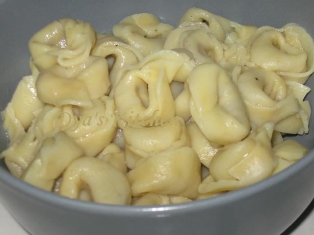 Tortellini cu piept de pui in sos picant