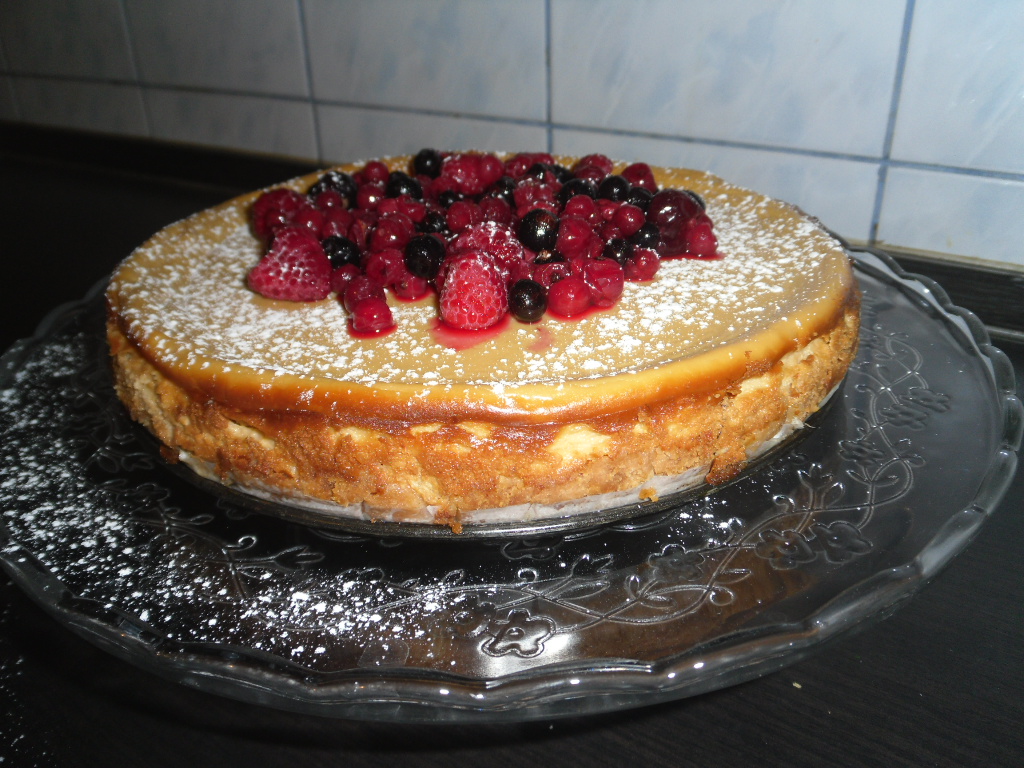 Chesecake american cu fructe de padure