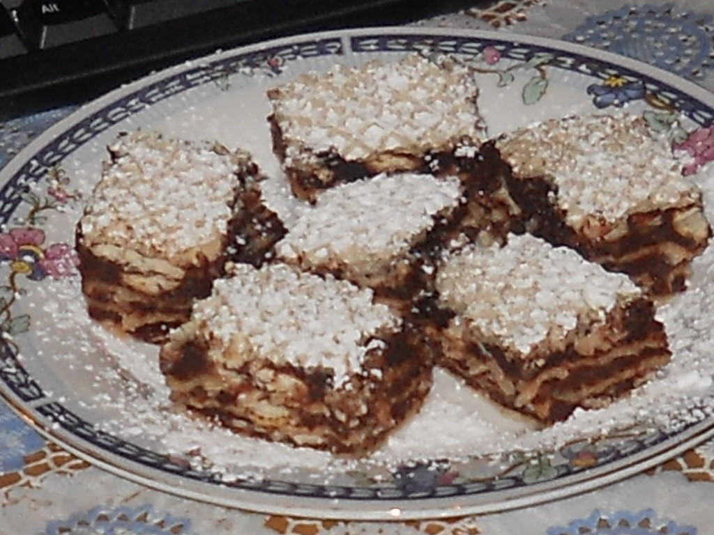 Foi de napolitana cu crema de biscuiti