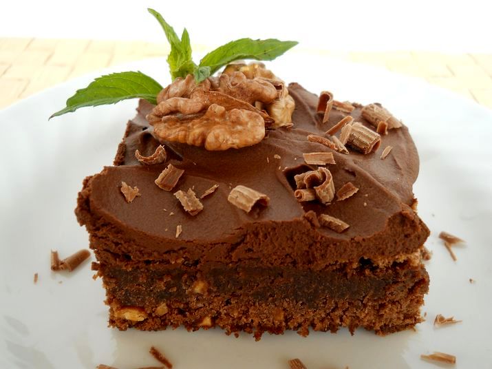 Brownie Chocolate Cake