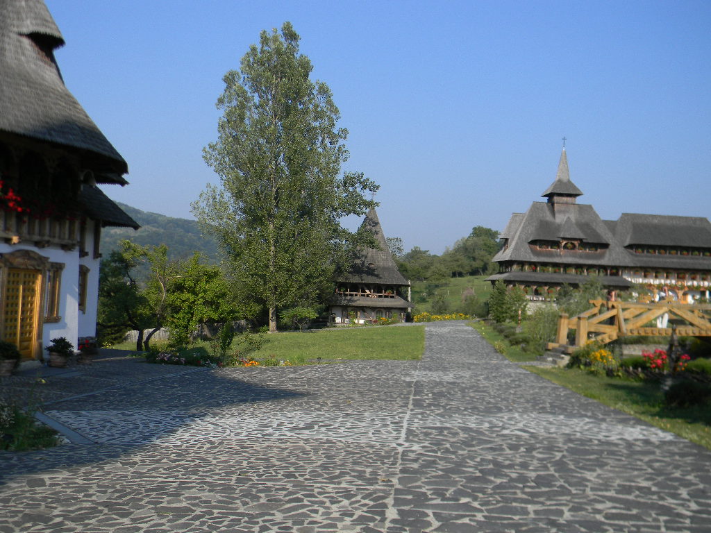 Maramures plai cu flori  - Manastirea Barsana