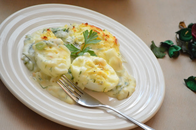 Oua gratinate cu sos bechamel