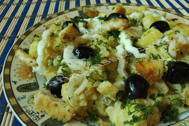 Salata de cartofi cu piept de pui in crusta de cocos