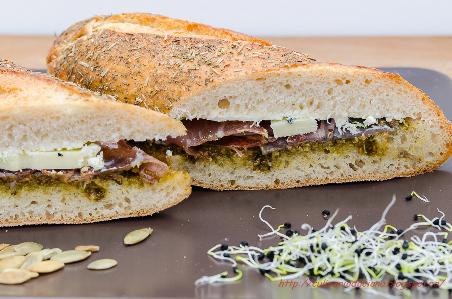 Sandwich cu sos pesto si germeni de praz