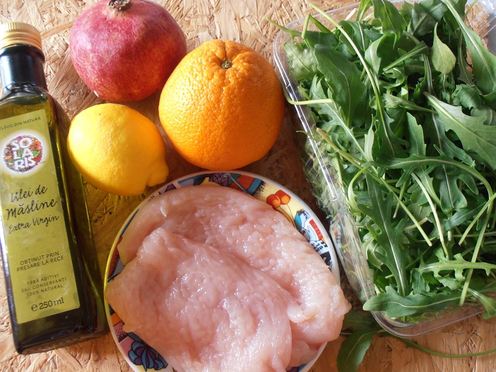 Salata de rucola cu pui, portocala si rodie