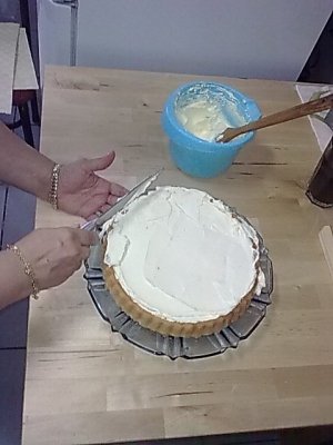 Tort cu crema de vanilie si mure.