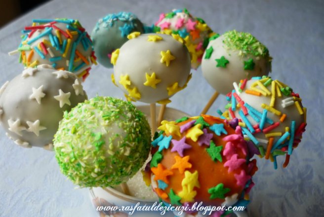 Cake Pops cu biscuiti si ciocolata alba