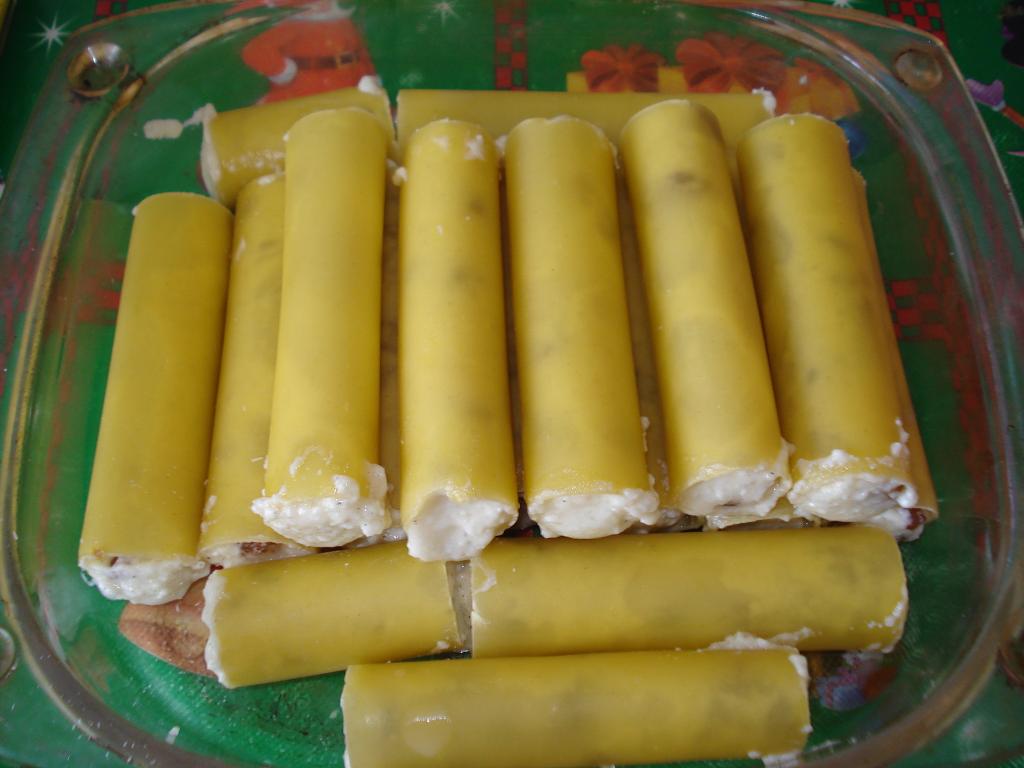 Cannelloni cu branza dulce stafide si smantana