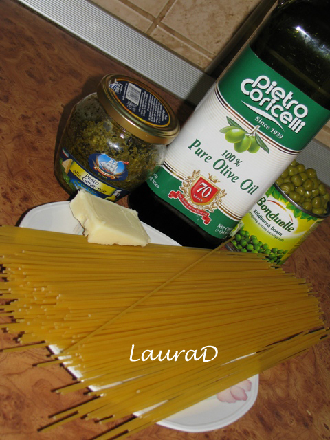 Spaghetti cu praz, mazare si pesto