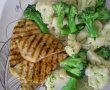 Piept de pui la gratar si salata de conopida si brocoli-4