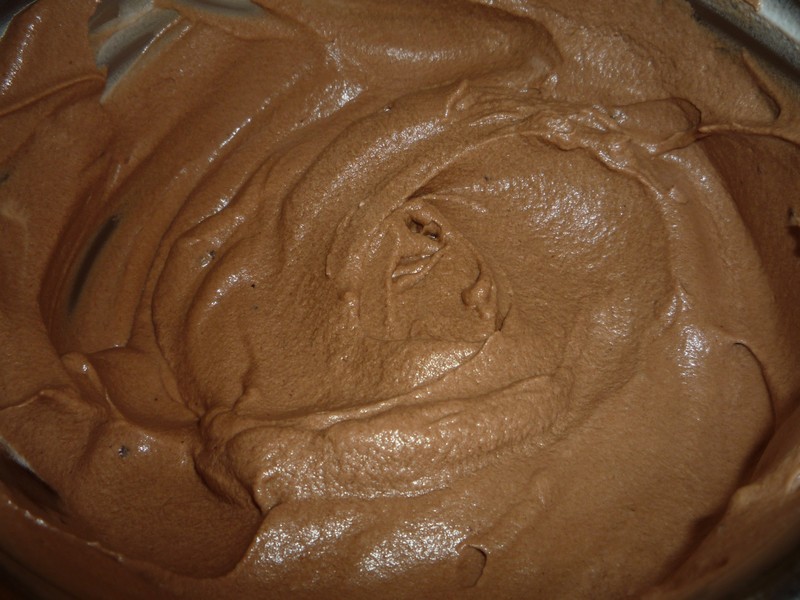 Duo mousse de ciocolata cu Miez de lapte si sos de capsuni
