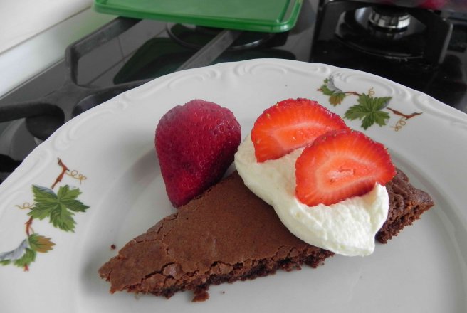 Tarta Brownie cu frisca si capsuni