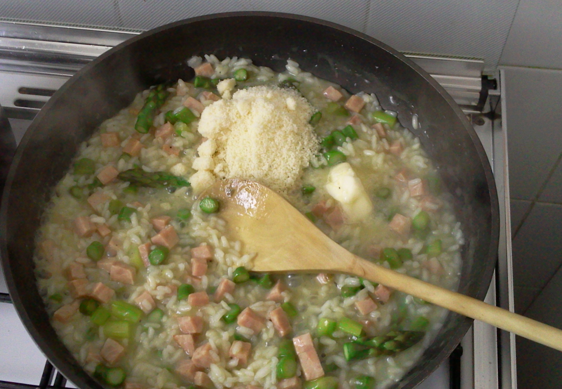 Risotto cu sparanghel verde si prosciutto cotto