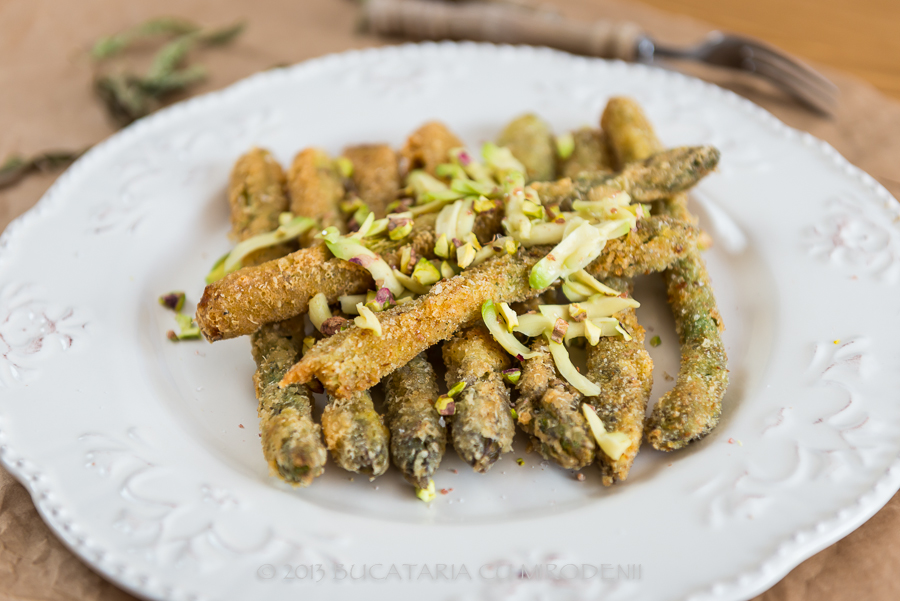 Salata de sparanghel pane in parmezan