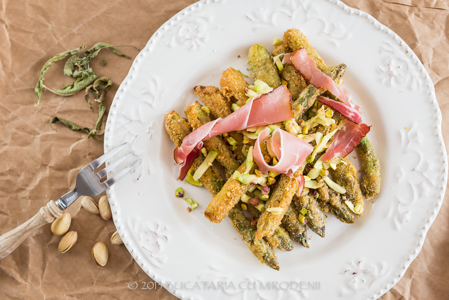 Salata de sparanghel pane in parmezan