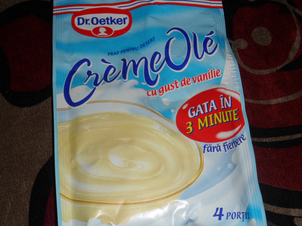 Rulada cu gem de visine si crema de vanilie