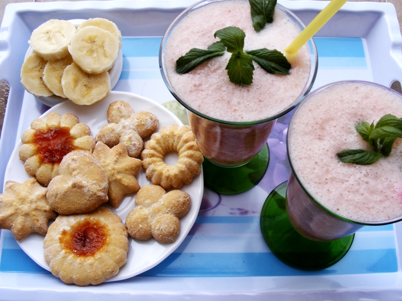 Smoothie de banane si capsuni