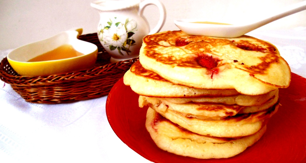 Pancakes cu căpşuni