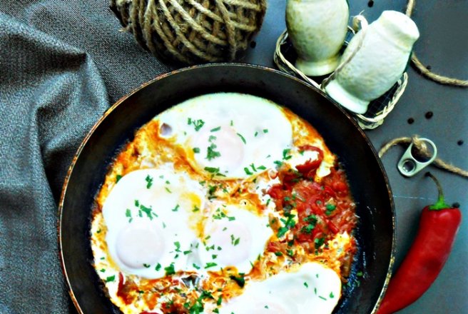 Shakshuka - oua in sos de rosii