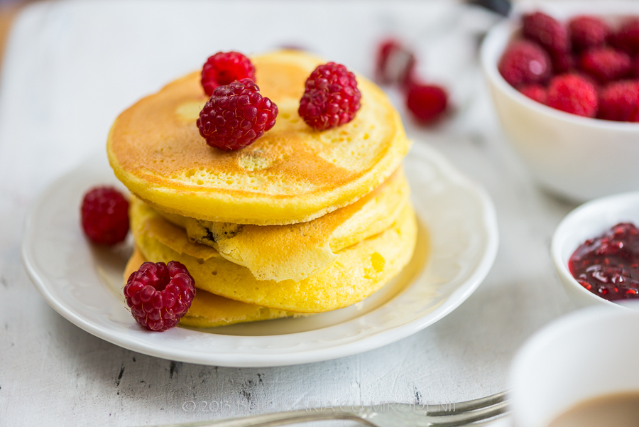 Pancakes cu merisoare si zmeura (din oua de casa)