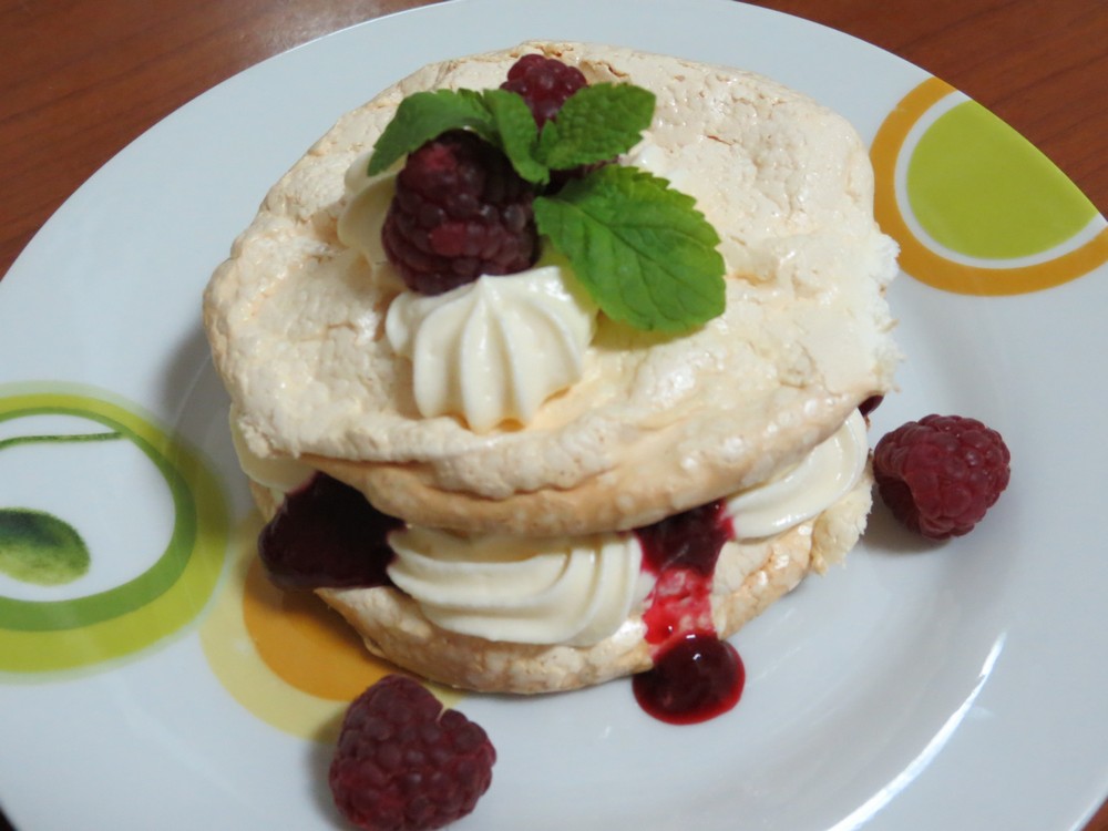 Mini pavlova cu zmeura